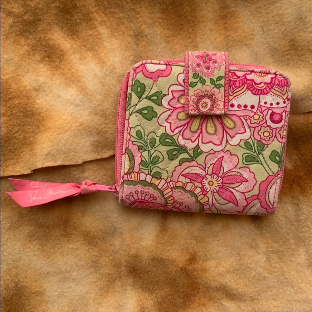 Vera Bradley Wallet Retired Print “Petal Pink”